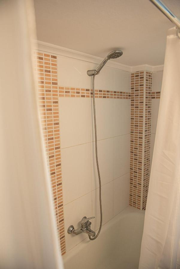 Grand Getaway Suite 300Mts From The Beach Peraía المظهر الخارجي الصورة